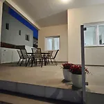 Falaride Con Piscina