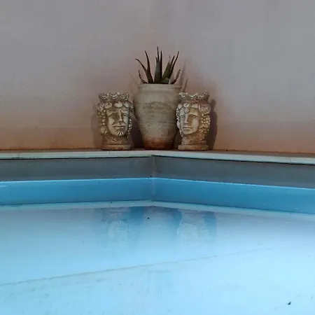 Falaride Con Piscina Avola